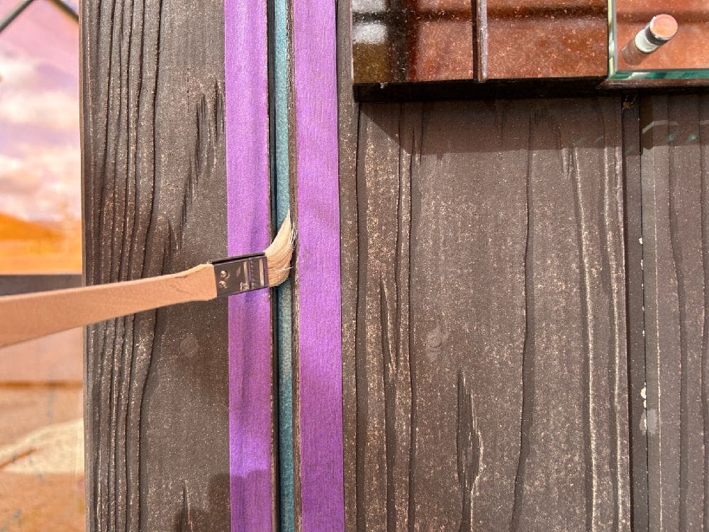 K様(菰野町)シール(プライマー塗布) 三重郡菰野町の外壁塗装をリペイント匠が施工した写真