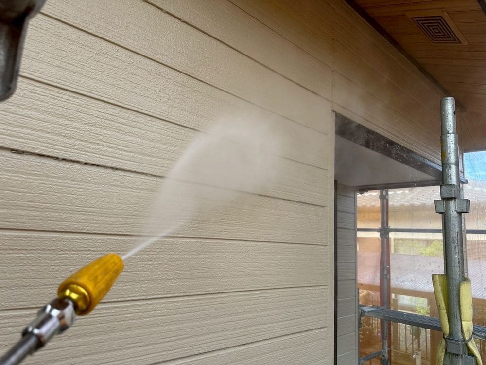 U様_鈴鹿市_高圧洗浄(外壁) 鈴鹿市の外壁塗装をリペイント匠が施工した写真