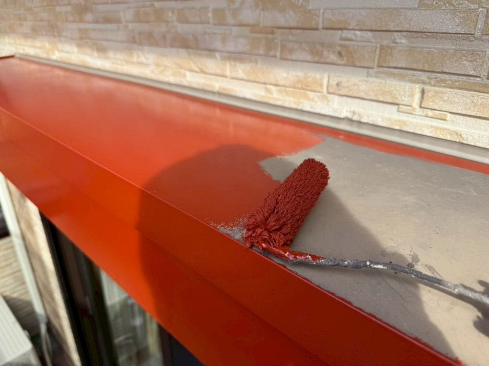 S様_鈴鹿市_シャッターボックス(下塗り) 鈴鹿市の外壁塗装をリペイント匠が施工した写真