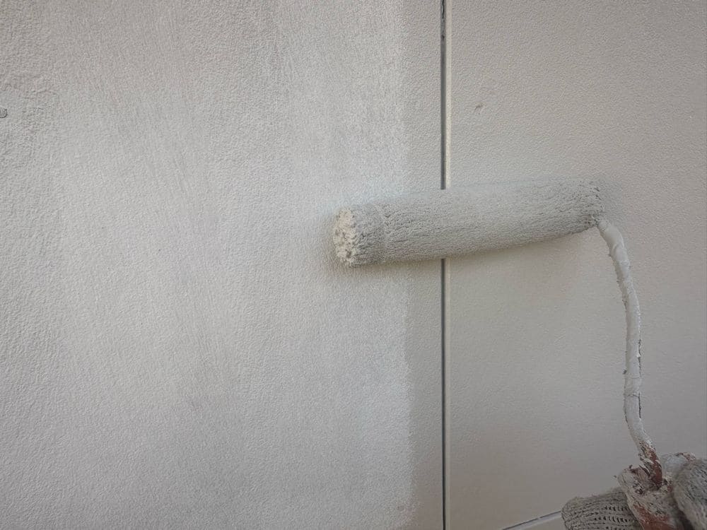 N様(伊勢市)外壁_中塗り3 伊勢市の外壁塗装をリペイント匠が施工した写真