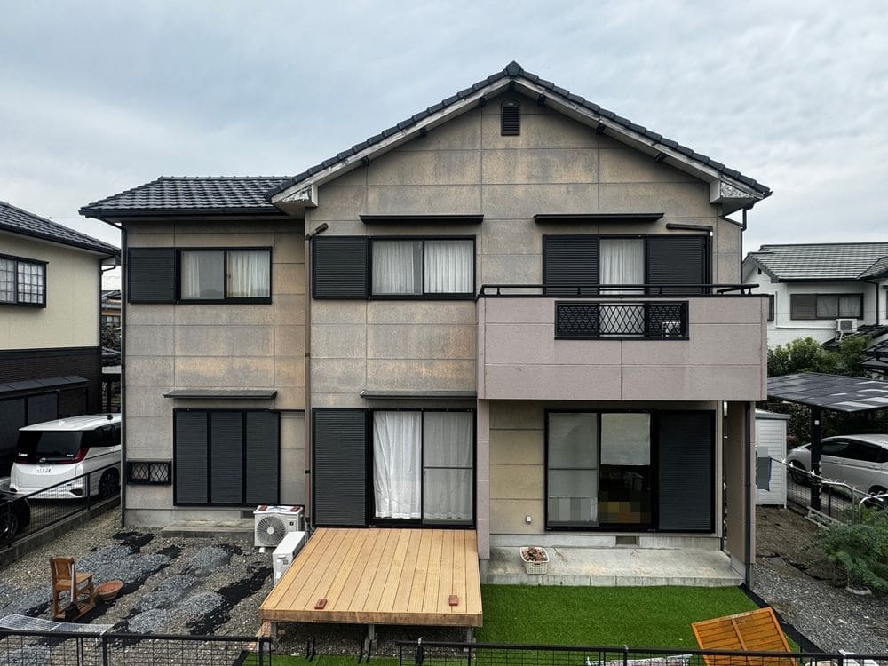 I様(四日市市高角町)_施工前_外壁全体 (2) 四日市の外壁塗装、防水工事をリペイント匠が施工した写真