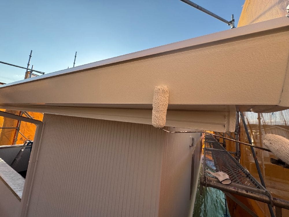 I様(四日市)_樋(上塗り) 四日市市の外壁塗装、屋根塗装、防水工事をリペイント匠が施工した写真