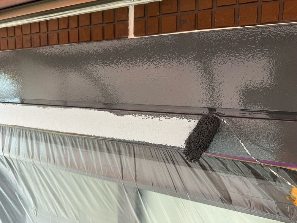 シャッターボックス(中塗り) - コピー 松阪市で外壁塗装と屋根工事をリペイント匠が施工した写真