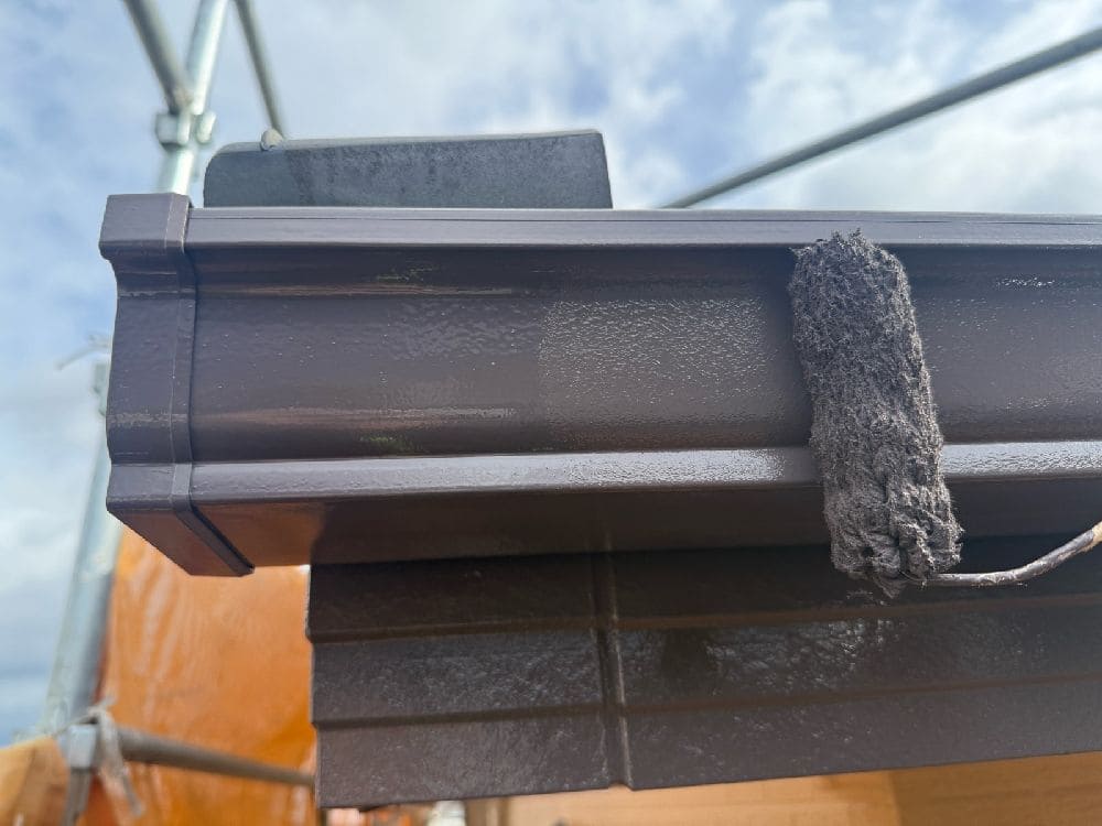 K様(四日市)樋(上塗り) 菰野町の外壁塗装、防水工事をリペイント匠が施工した写真