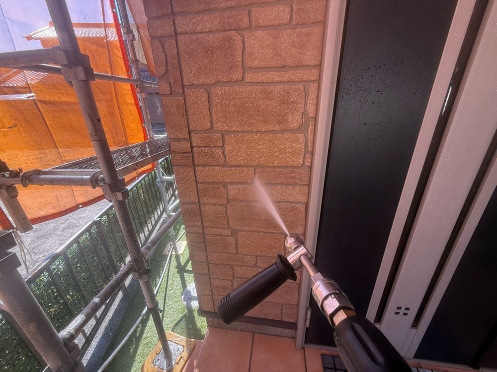 S様_鈴鹿市_高圧洗浄(外壁) 鈴鹿市の外壁塗装をリペイント匠が施工した写真