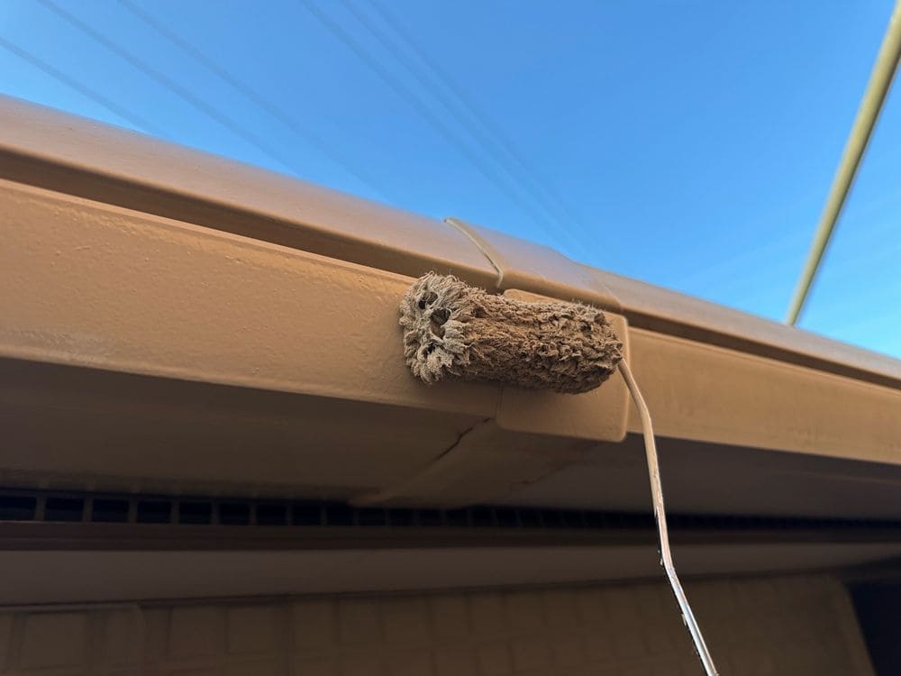 樋(中塗り) (2) 松阪市で外壁塗装と屋根工事をリペイント匠が施工した写真