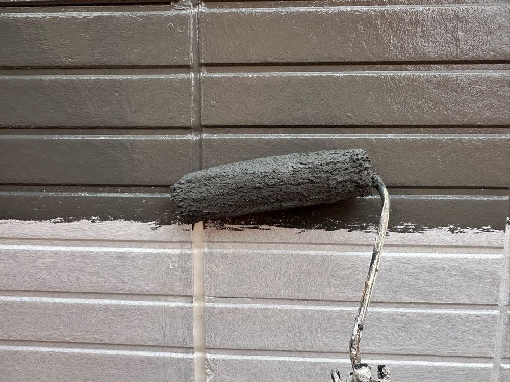 N様(伊勢市)外壁_中塗り 伊勢市の外壁塗装をリペイント匠が施工した写真