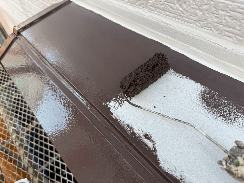 K様(四日市)シャッターボックス(中塗り) 菰野町の外壁塗装、防水工事をリペイント匠が施工した写真