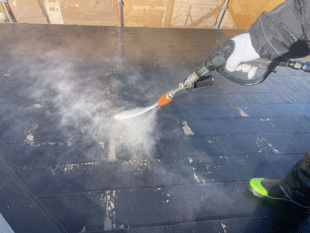 T様(伊勢市)屋根‗高圧洗浄2 伊勢市の外壁・屋根塗装をリペイント匠が施工した写真