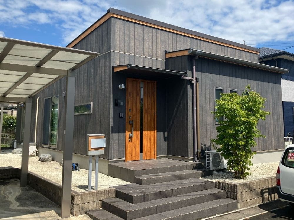 K様(菰野町)施工前_外壁全体 (2) 三重郡菰野町の外壁塗装をリペイント匠が施工した写真