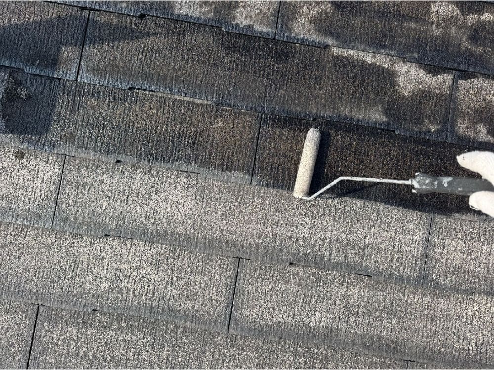 I様(四日市)屋根(下塗り1) 四日市市の外壁塗装、屋根塗装、防水工事をリペイント匠が施工した写真