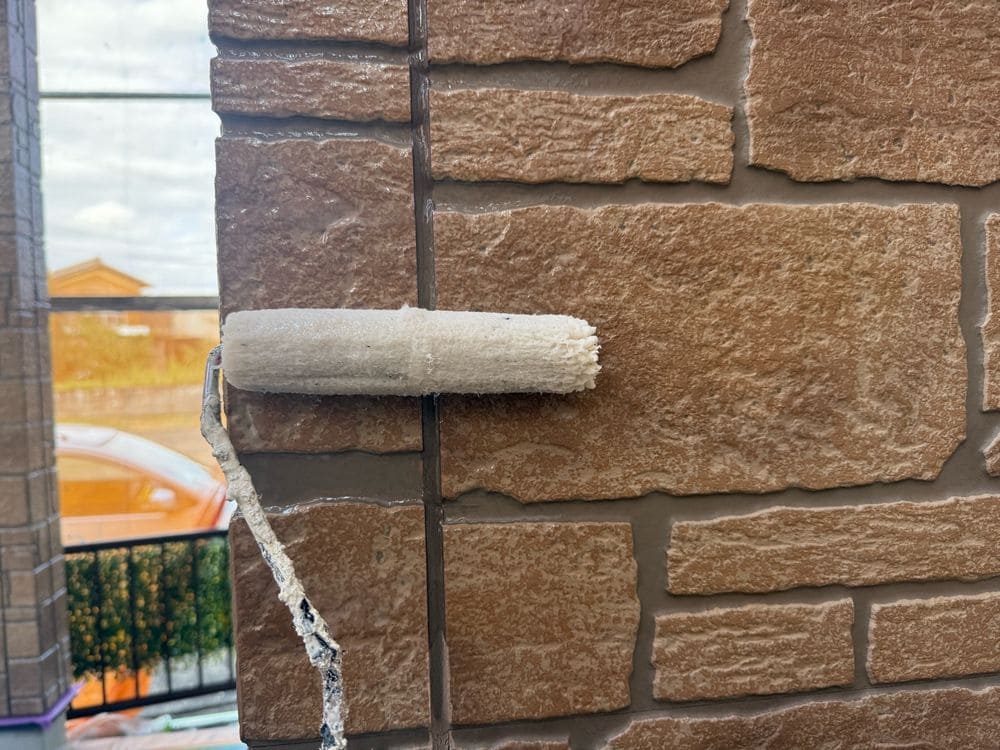 S様_鈴鹿市_外壁(下塗り1) 鈴鹿市の外壁塗装をリペイント匠が施工した写真