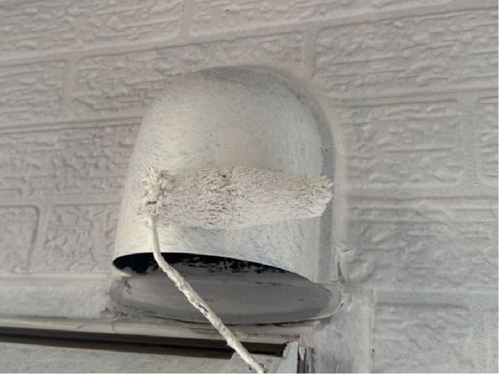 K様(四日市)換気フード(下塗り) 菰野町の外壁塗装、防水工事をリペイント匠が施工した写真