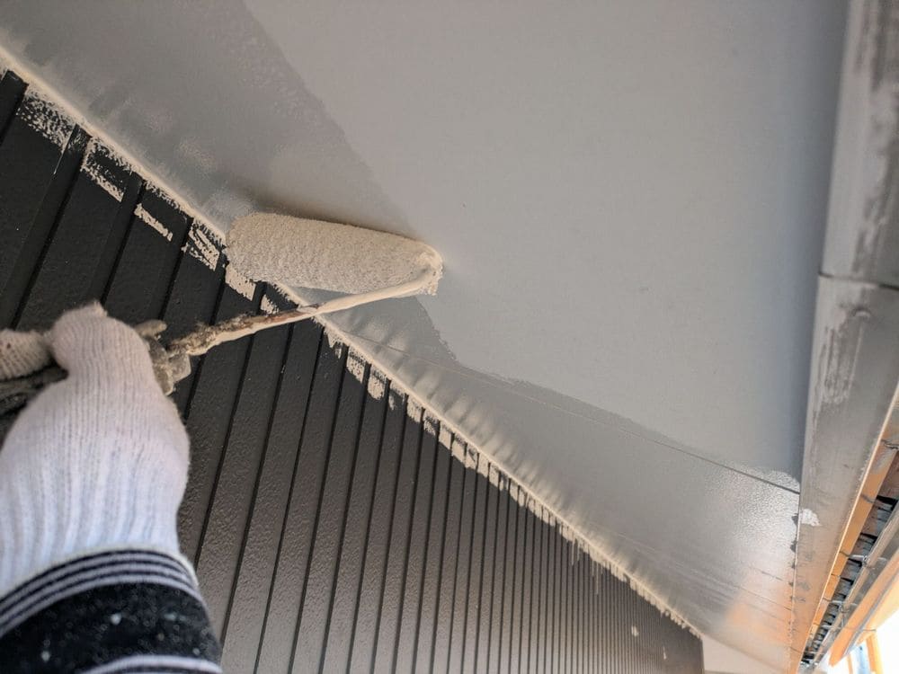 S様(名張市希央台)軒天(中塗り) (2) 名張市の外壁塗装をリペイント匠が施工した写真