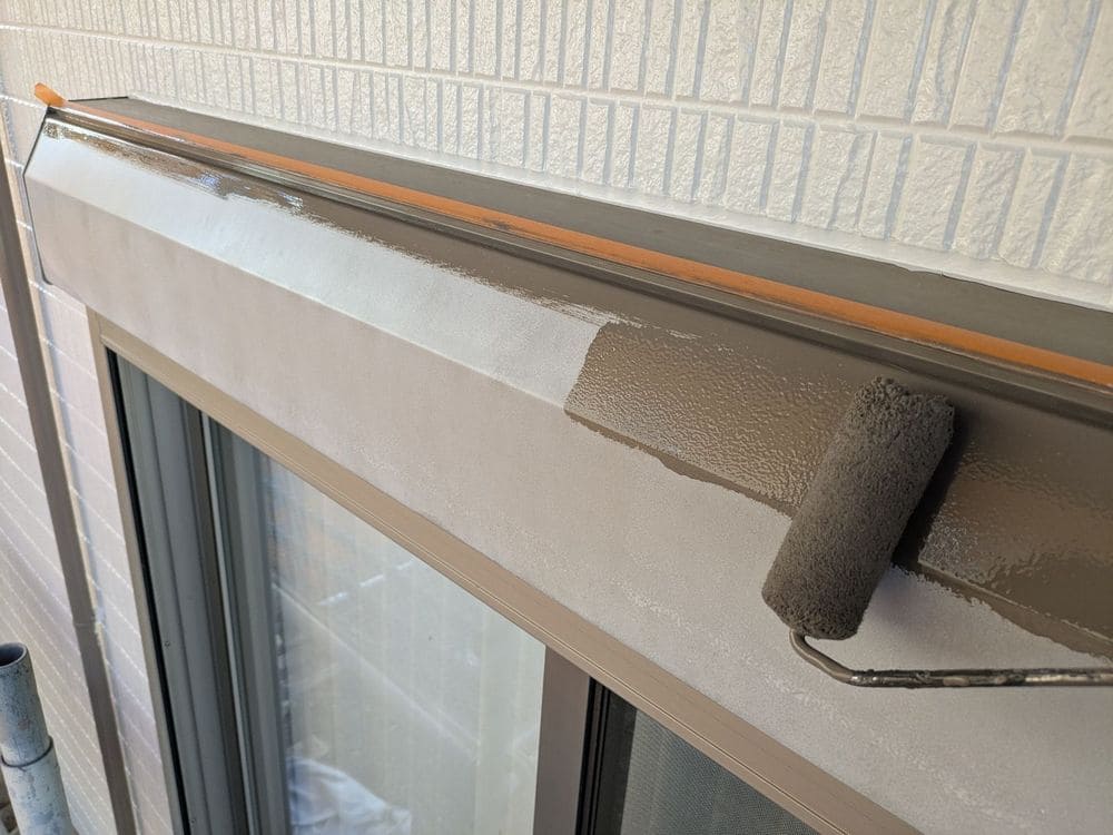 S様(名張市希央台)_シャッターボックス(中塗り) 名張市の外壁塗装をリペイント匠が施工した写真