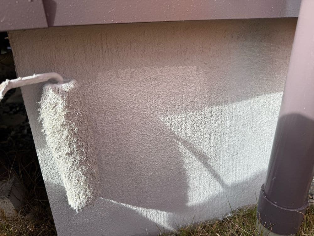 四日市市_S様_基礎(上塗り) 四日市市の外壁塗装をリペイント匠が施工した写真