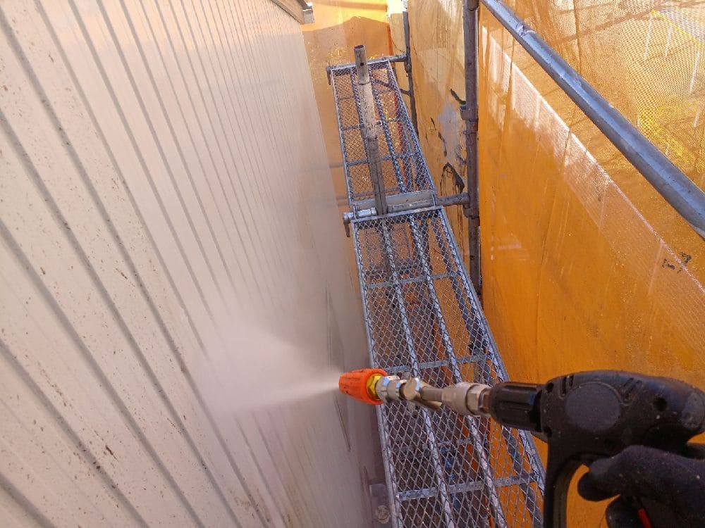 N様(四日市)高圧洗浄(外壁) (3) 四日市市の外壁塗装、屋根塗装をリペイント匠が施工した写真