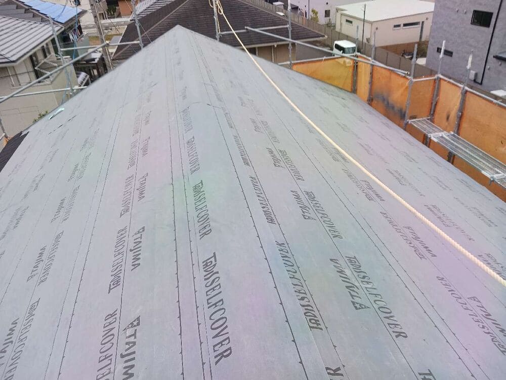 伊勢市の屋根カバー工事をリペイント匠が施工した写真