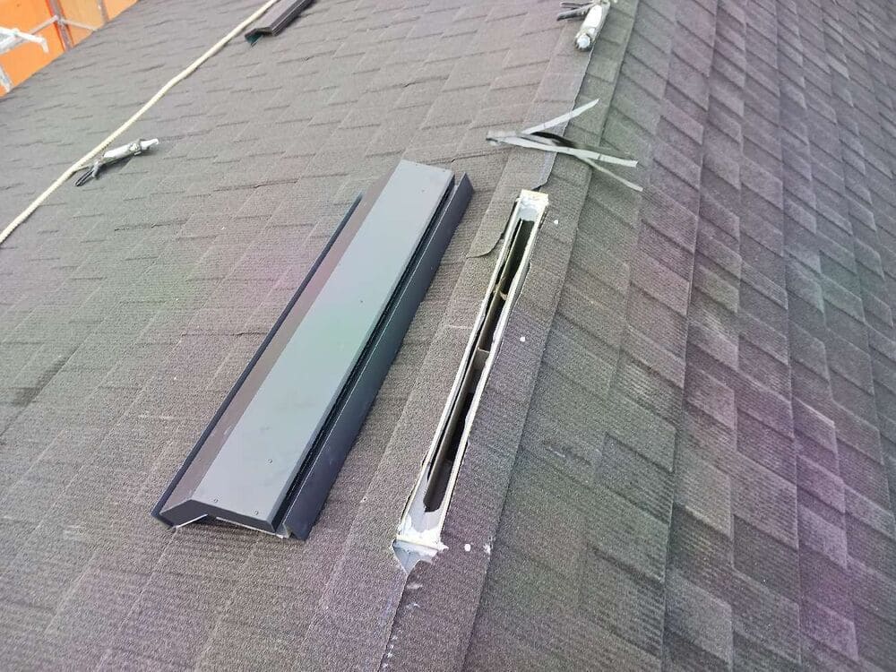 伊勢市の屋根カバー工事をリペイント匠が施工した写真