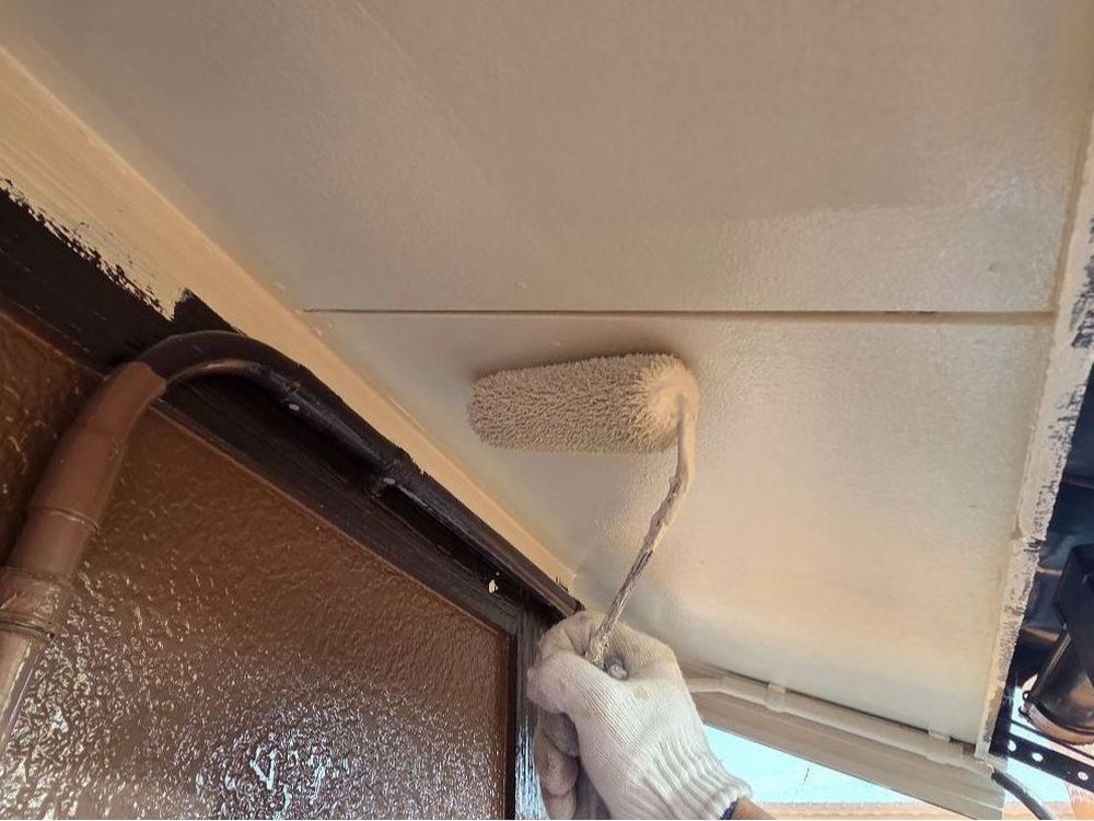 四日市市_N様_軒天(上塗り) 四日市市の外壁塗装をリペイント匠が施工した写真