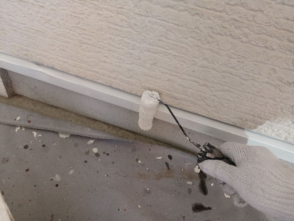 N様(四日市)水切り(下塗り) (2) 四日市市の外壁塗装、屋根塗装をリペイント匠が施工した写真