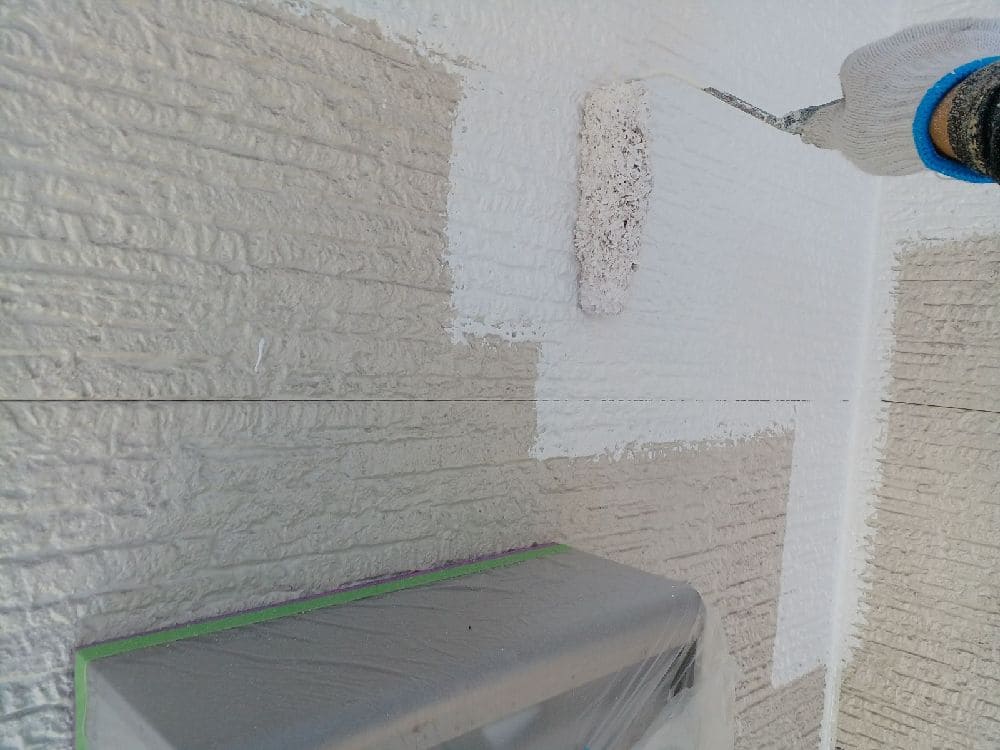 N様(四日市)外壁(中塗り2) (3) 四日市市の外壁塗装、屋根塗装をリペイント匠が施工した写真