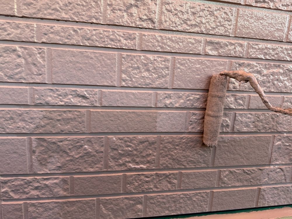 四日市市_S様_外壁1(上塗り) 四日市市の外壁塗装をリペイント匠が施工した写真