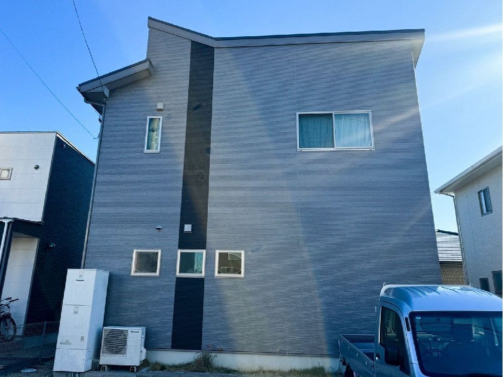 Y様(四日市)施工後_外壁全体 (5) 四日市市の外壁塗装、屋根塗装、防水工事をリペイント匠が施工した写真