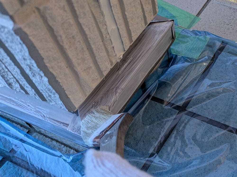 S様(名張市希央台)水切り(下塗り) 名張市の外壁塗装をリペイント匠が施工した写真