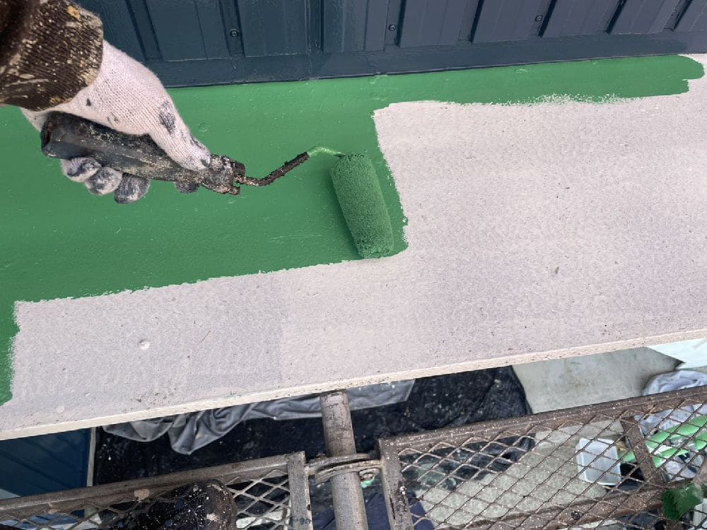 N様(四日市)庇(中塗り) (2) 四日市市の外壁塗装、屋根塗装をリペイント匠が施工した写真