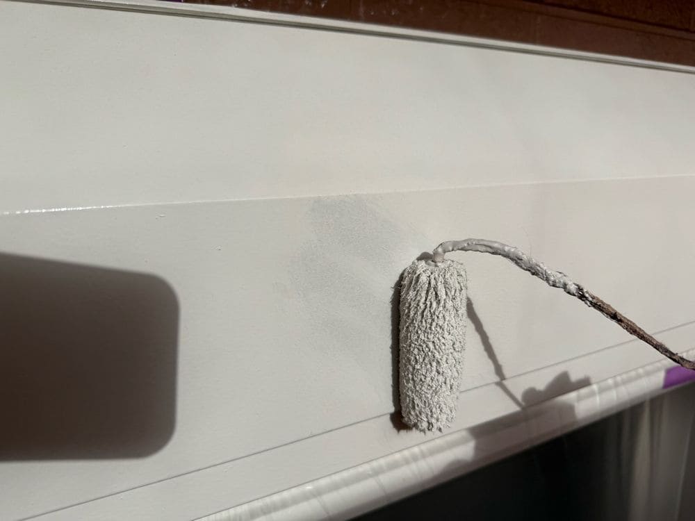 四日市市_S様_シャッターボックス(中塗り) 四日市市の外壁塗装をリペイント匠が施工した写真