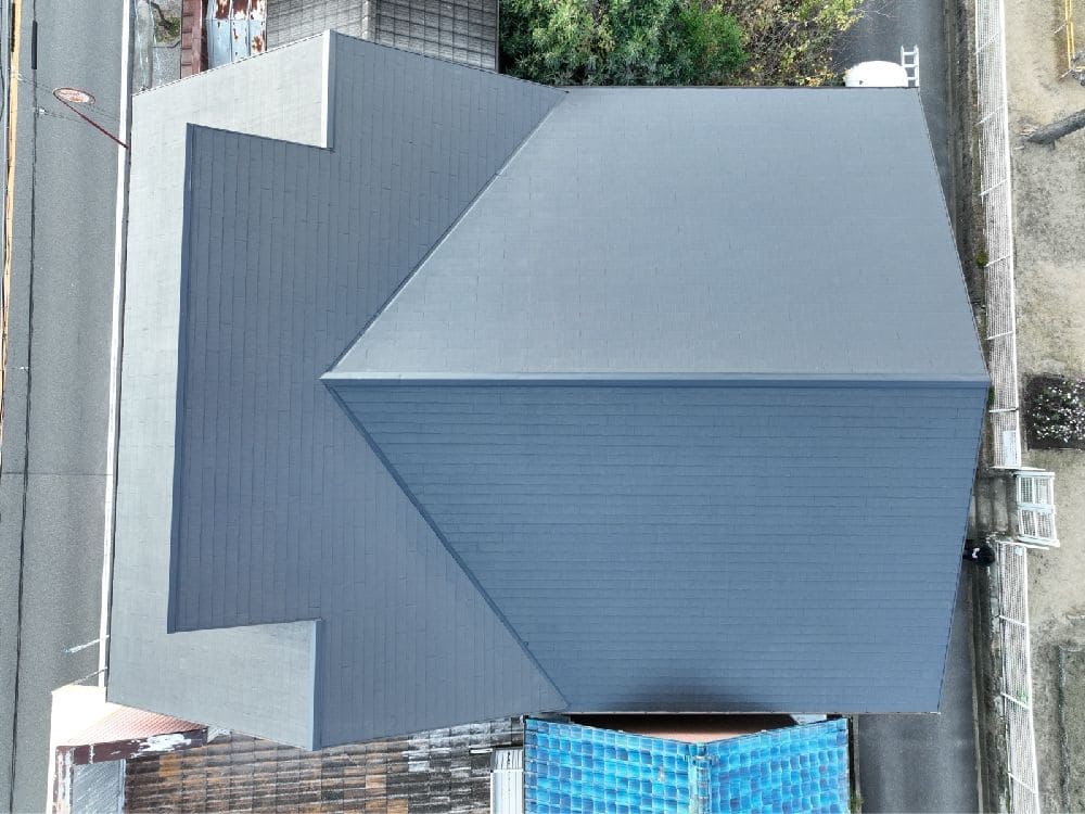 N様(四日市)施工後_屋根全体 (2) 四日市市の外壁塗装、屋根塗装をリペイント匠が施工した写真