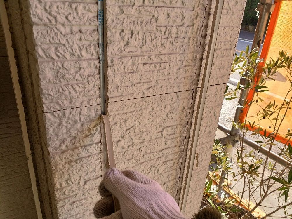 N様(四日市)シール(撤去) (2) 四日市市の外壁塗装、屋根塗装をリペイント匠が施工した写真