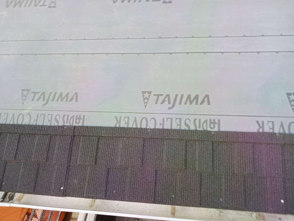 伊勢市の屋根カバー工事をリペイント匠が施工した写真