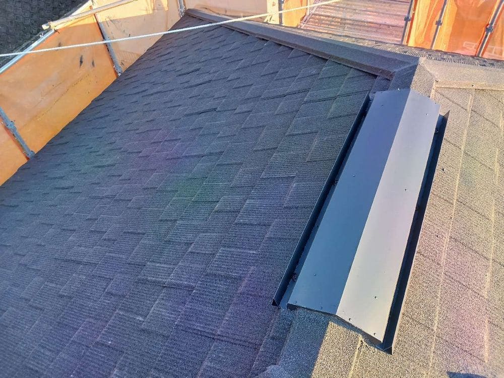 伊賀市の屋根工事をリペイント匠が施工した写真