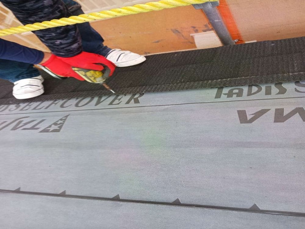 名張市の屋根工事をリペイント匠が施工した写真