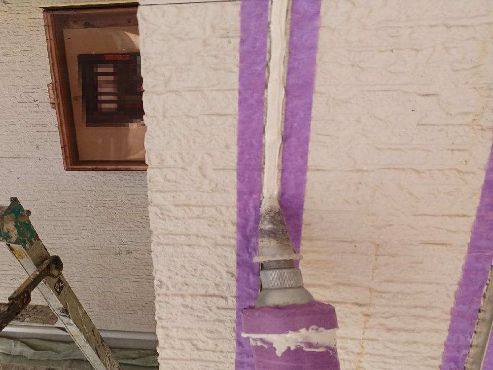 N様(四日市)シール(打設目地) (2) 四日市市の外壁塗装、屋根塗装をリペイント匠が施工した写真