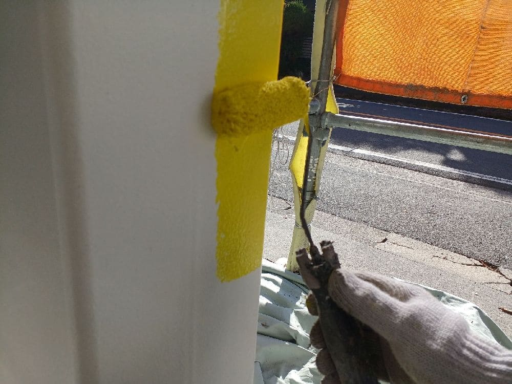 N様(四日市)中塗り 四日市市の外壁塗装、屋根塗装をリペイント匠が施工した写真