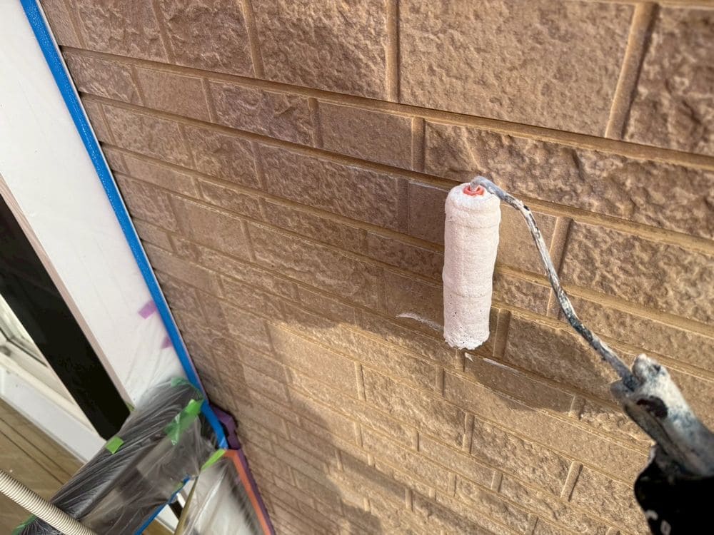 四日市市_S様_外壁1(下塗り) 四日市市の外壁塗装をリペイント匠が施工した写真