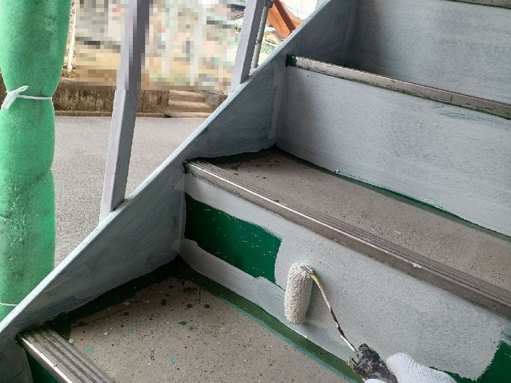 N様(四日市)下塗り 四日市市の外壁塗装、屋根塗装をリペイント匠が施工した写真