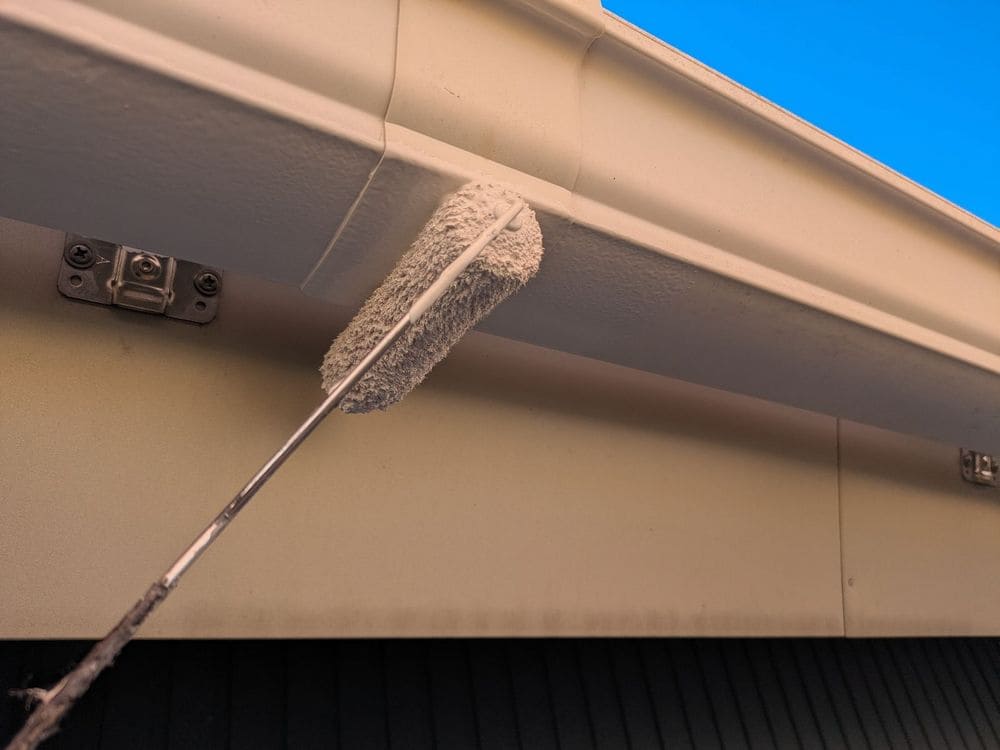 S様(名張市希央台)樋(中塗り) 名張市の外壁塗装をリペイント匠が施工した写真