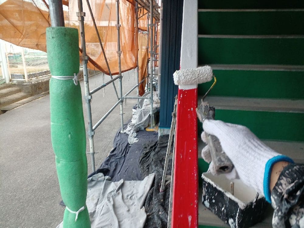 N様(四日市)下塗り (3) 四日市市の外壁塗装、屋根塗装をリペイント匠が施工した写真