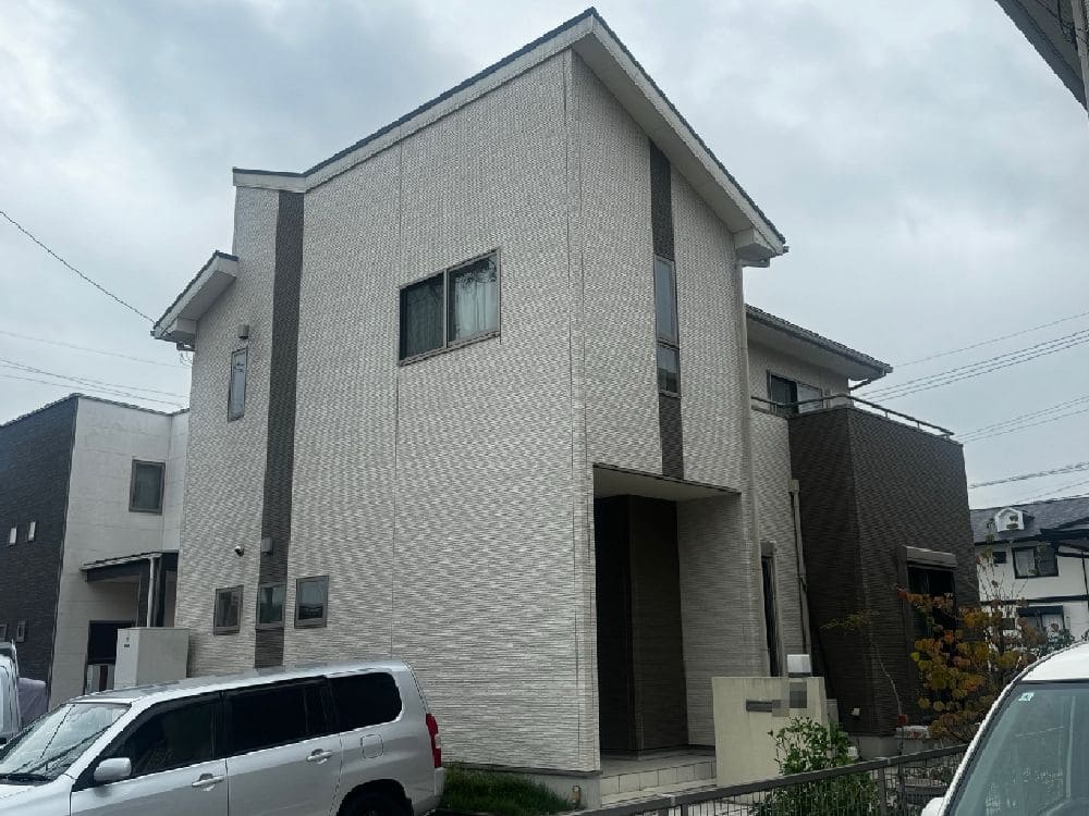 四日市市の外壁塗装、屋根塗装、防水工事をリペイント匠が施工した写真