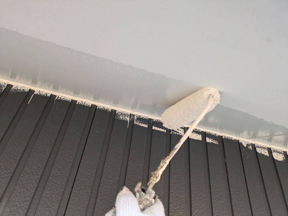 S様(名張市希央台)軒天(中塗り) 名張市の外壁塗装をリペイント匠が施工した写真