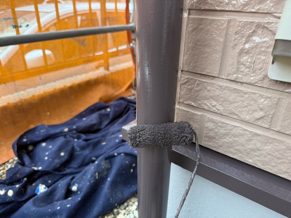 四日市市_S様_樋1(上塗り) 四日市市の外壁塗装をリペイント匠が施工した写真