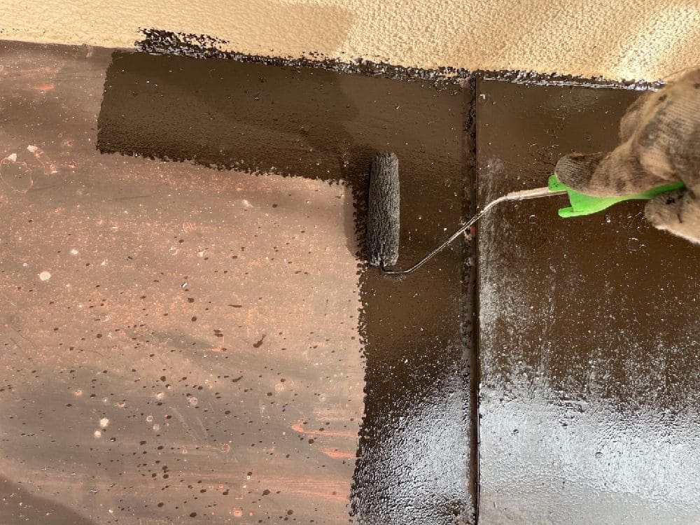 U様(四日市)庇(下塗り) 四日市市の外壁塗装をリペイント匠が施工した写真