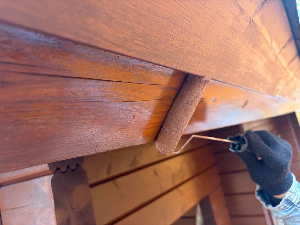 H様(伊勢市)破風‗1回目 伊勢市の外壁塗装をリペイント匠が施工した写真