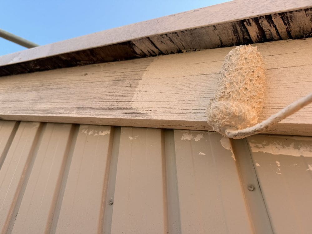 N様(四日市)破風(下塗り) (2) 四日市市の外壁塗装、屋根塗装をリペイント匠が施工した写真