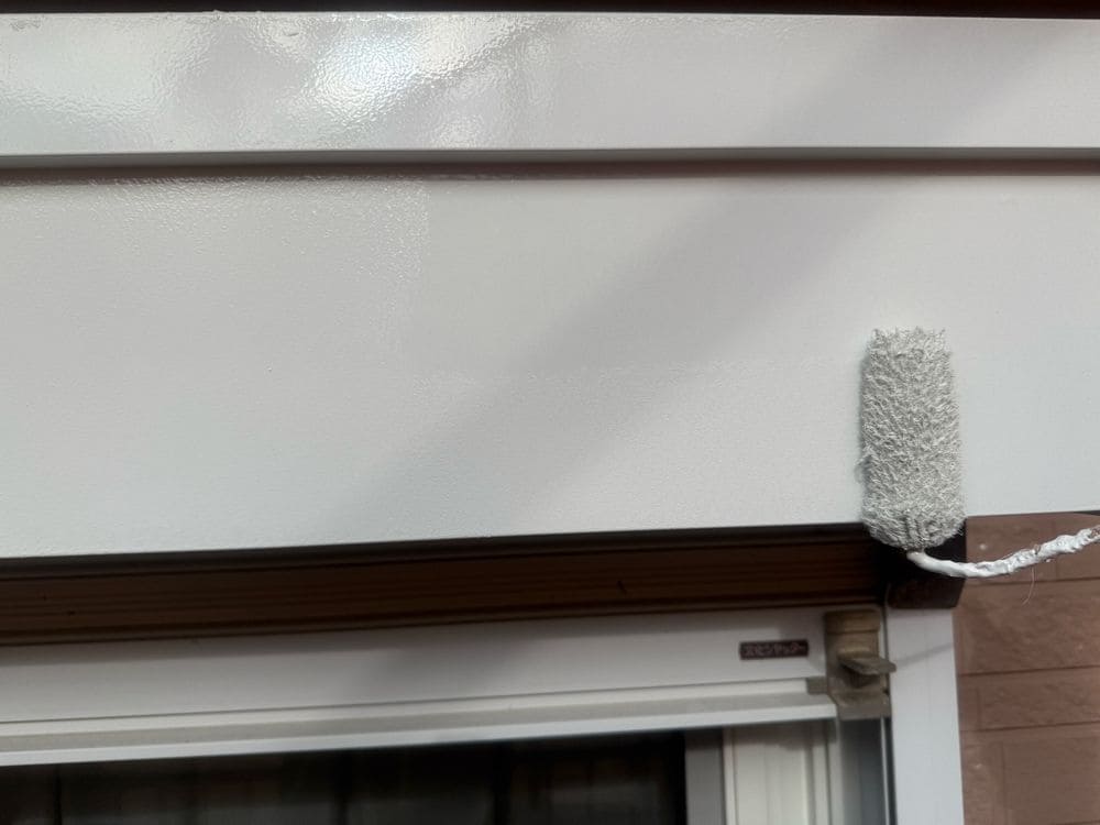 四日市市_S様_シャッターボックス(上塗り) 四日市市の外壁塗装をリペイント匠が施工した写真