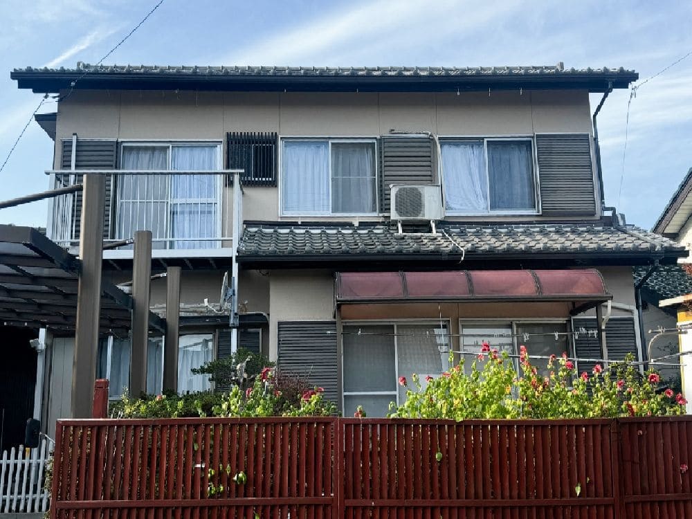 U様(四日市)施工前_外壁全体 (4) 四日市市の外壁塗装をリペイント匠が施工した写真